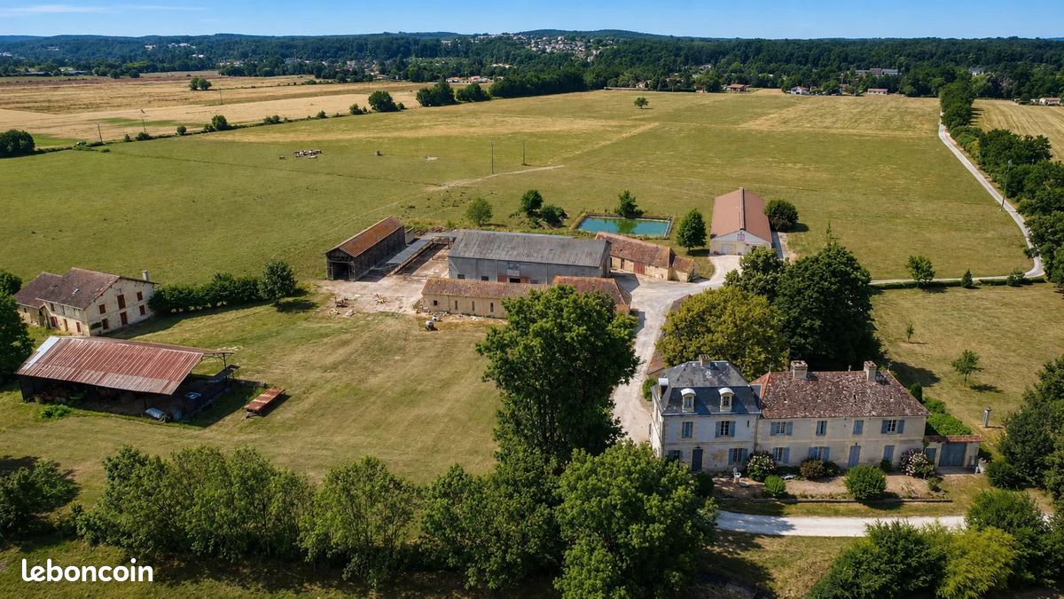 Maison 10 pièces 310 m² · à Bergerac · 310 m² · 880 000 €