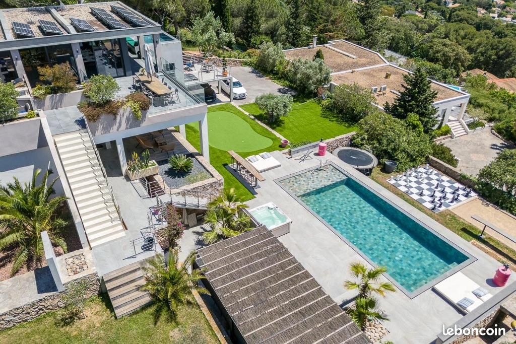 Escapade contemporaine avec confort aquatique (image 17)