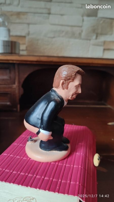 Johnny Hallyday - Statuette Figurine Résine 12cm 1966 Smoking - Alteys