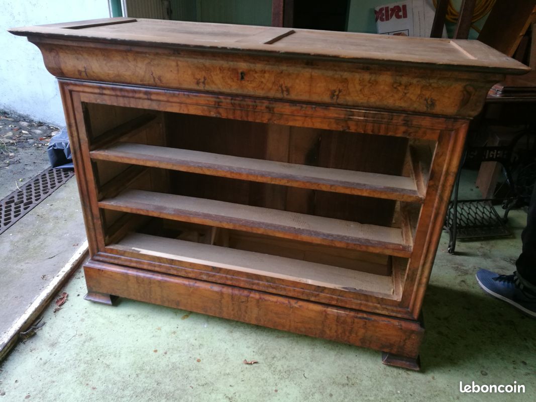 Commode d’époque Louis-Philippe en noyer – 4 Tiroirs – Dessus Marbre et Clé (image 5)