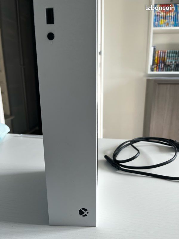 Xbox serie S avec manette et câble d’alimentation, état nickel (image 3)