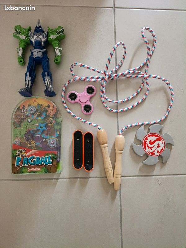 Don d'un lot de jouets (image 1)