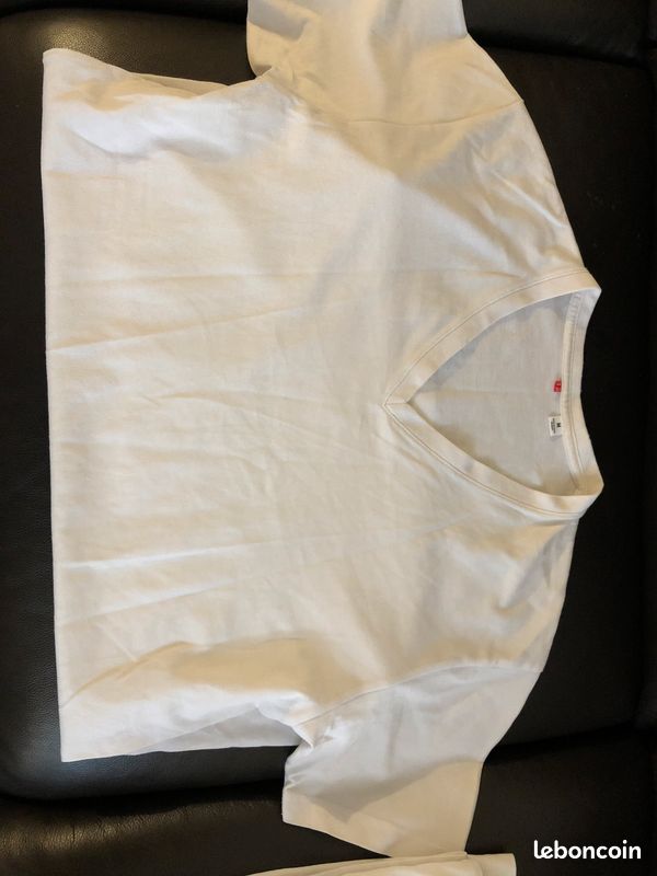 TEE shirt uniqlo (image 1)