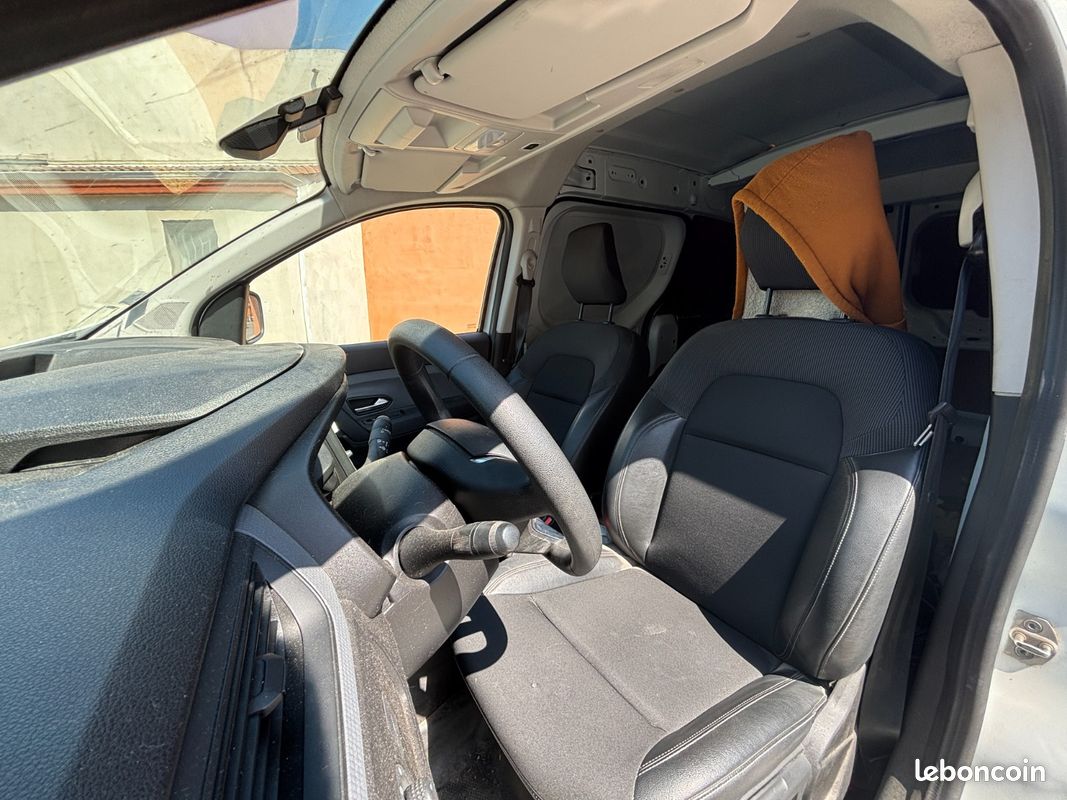 Renault express van blue dci 95 confort (image 9)
