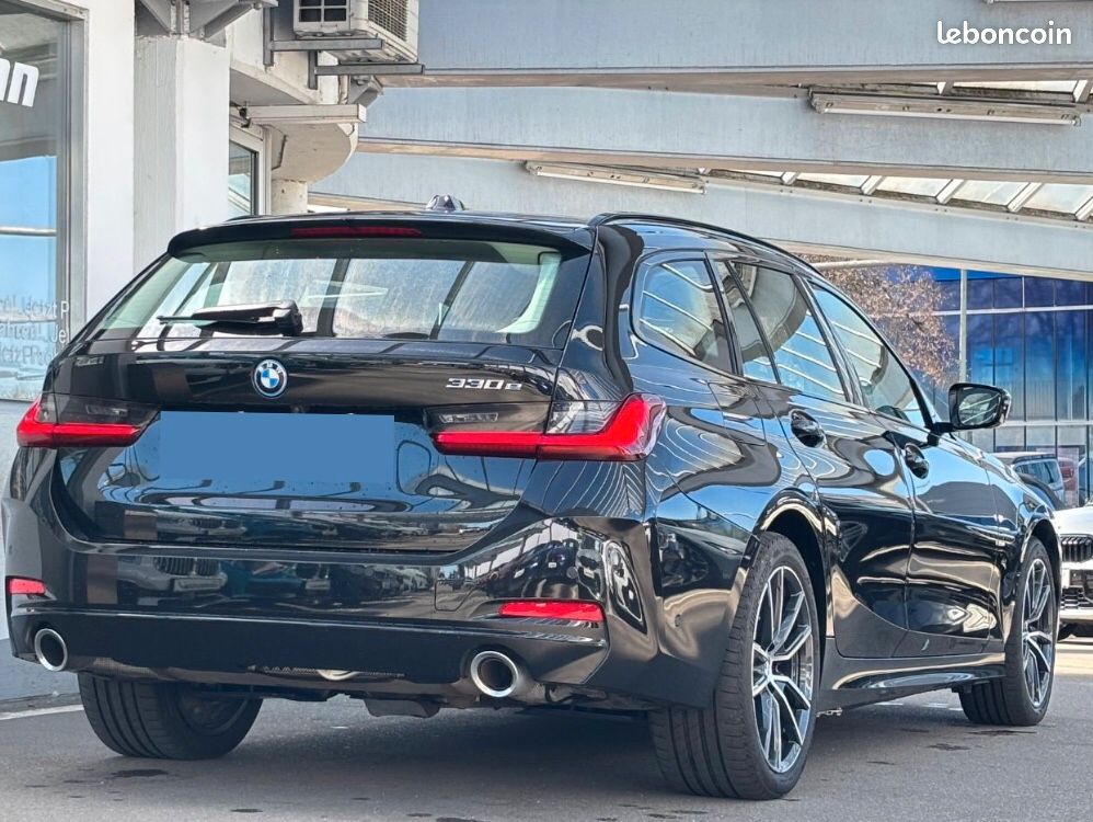 BMW Série 3 TOURING 330e 292 19KW / CAMÉRA 360° ATTACHE REMORQUE AFFICHAGE TETE HAUTE REGULATEUR ... (image 4)