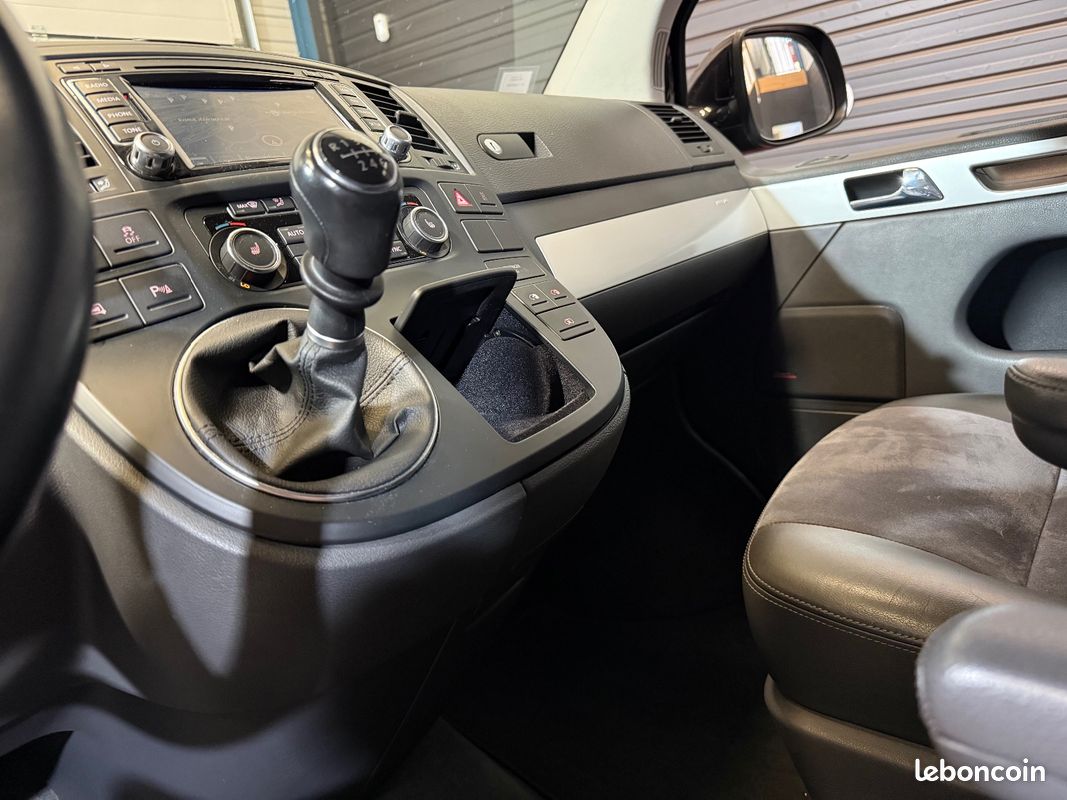 VOLKSWAGEN TRANSPORTER COMBI 2.0 BiTDI 180 FAP Court 9pl (image 28)