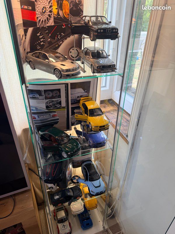 Vitrine plus voiture (image 1)