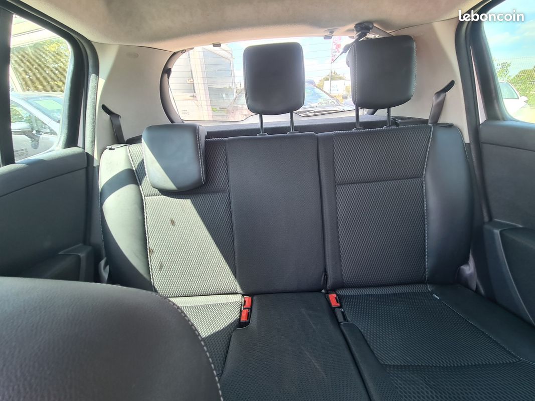 RENAULT CLIO III dCi 105 eco2 Dynamique (image 12)