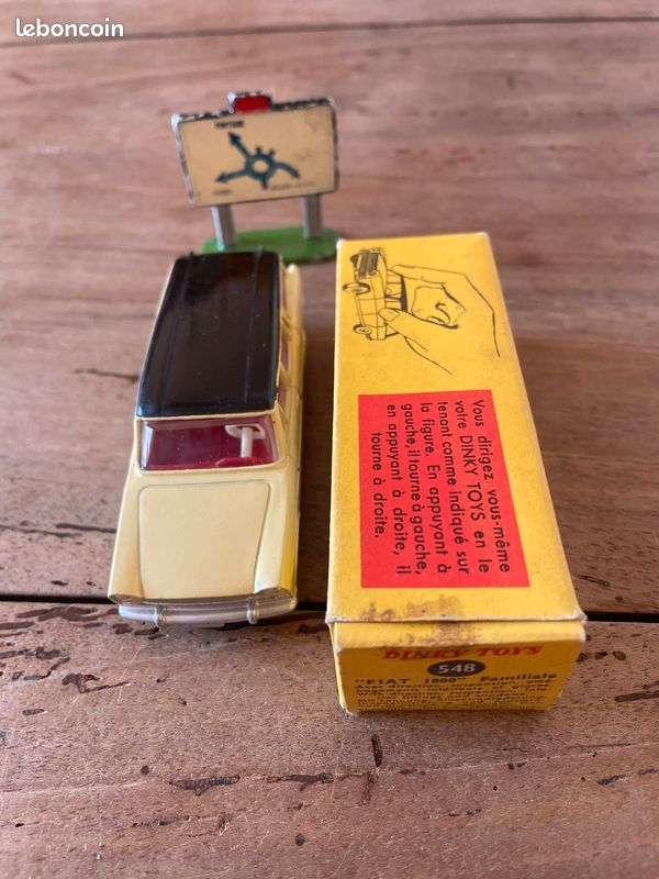DINKY TOYS ATLAS FIAT 1800 STATION WAGON BLANCHE SERIE NOEL 2013