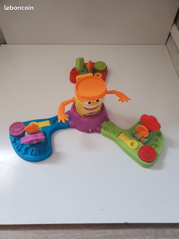 Play-Doh – Atelier de pâte à modeler avec accessoires – bon état (image 1)