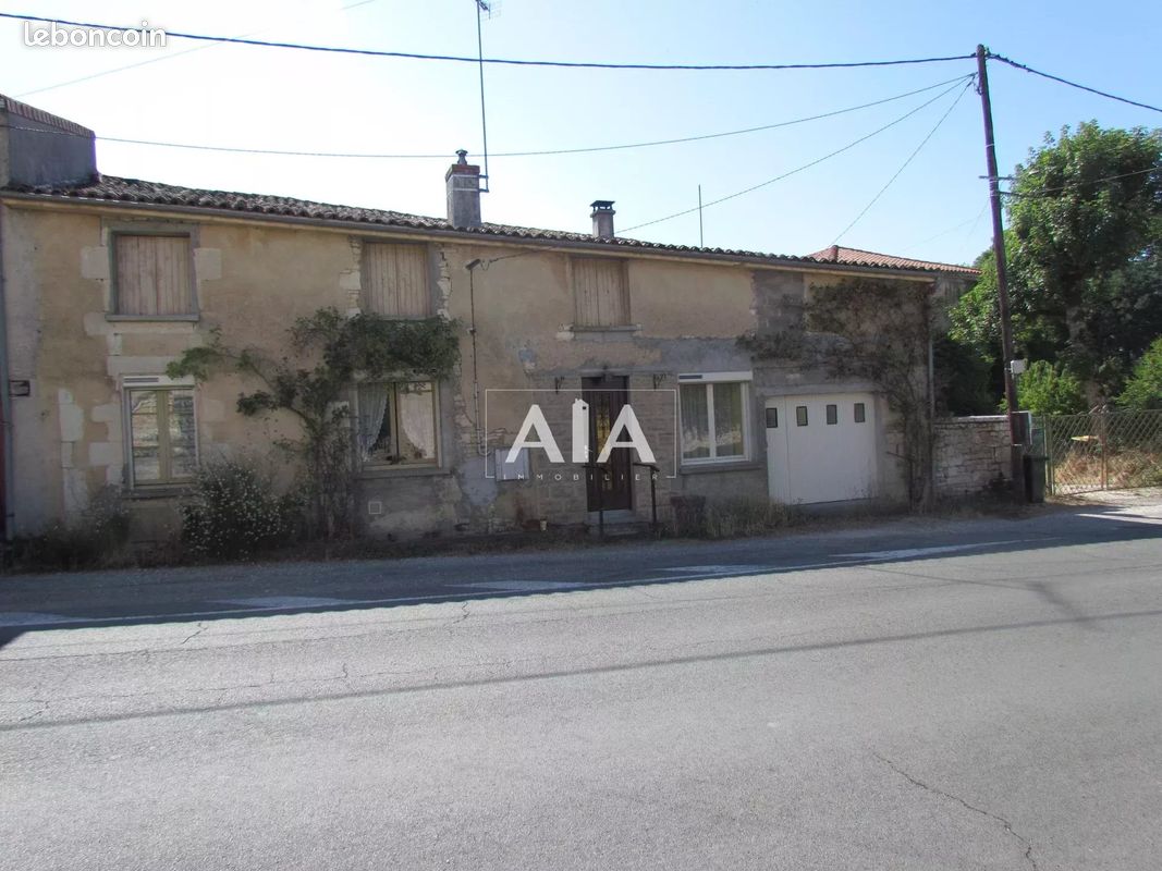 Maison 5 pièces 115 m² · à Mansle-les-Fontaines · 115 m² · 48 500 €