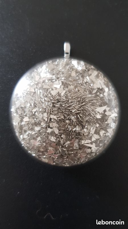 Pendentif Ancien En Verre Soufflé - Forme Feuille, Couleur Bleu/argent/cuivre, Cordon 46cm, Occasion Très Bon état
