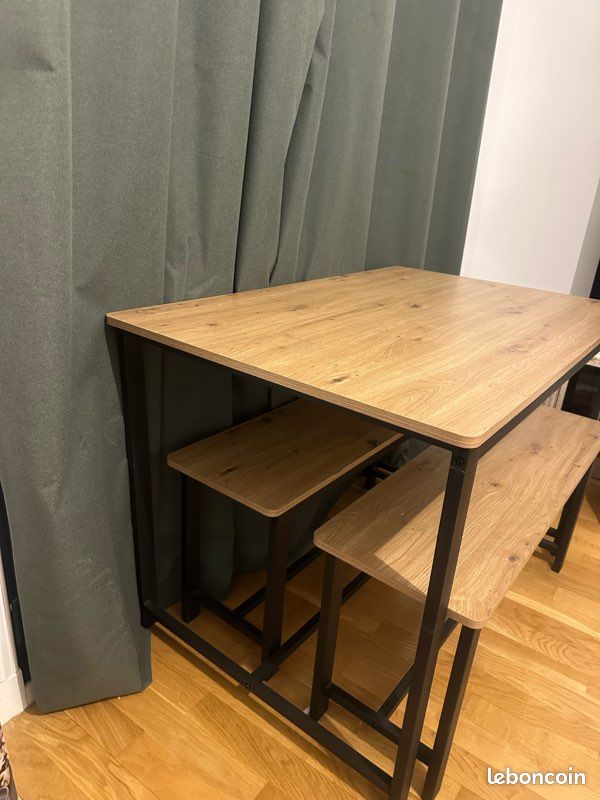 Table à manger avec 2 bancs – Style industriel – Très bon état (image 1)