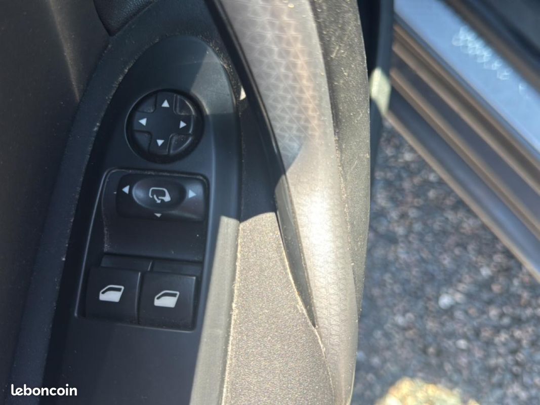 DS DS 4 Bluehdi 180 performance line eat6 (image 15)