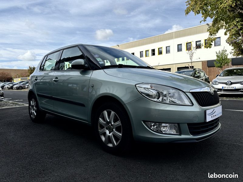 Skoda FABIA 1.2 TSI 105CH ELEGANCE2 DSG7 / 1ÈRE MAIN / REGULATEUR DE VITESSE / RADAR DE RECU (image 6)