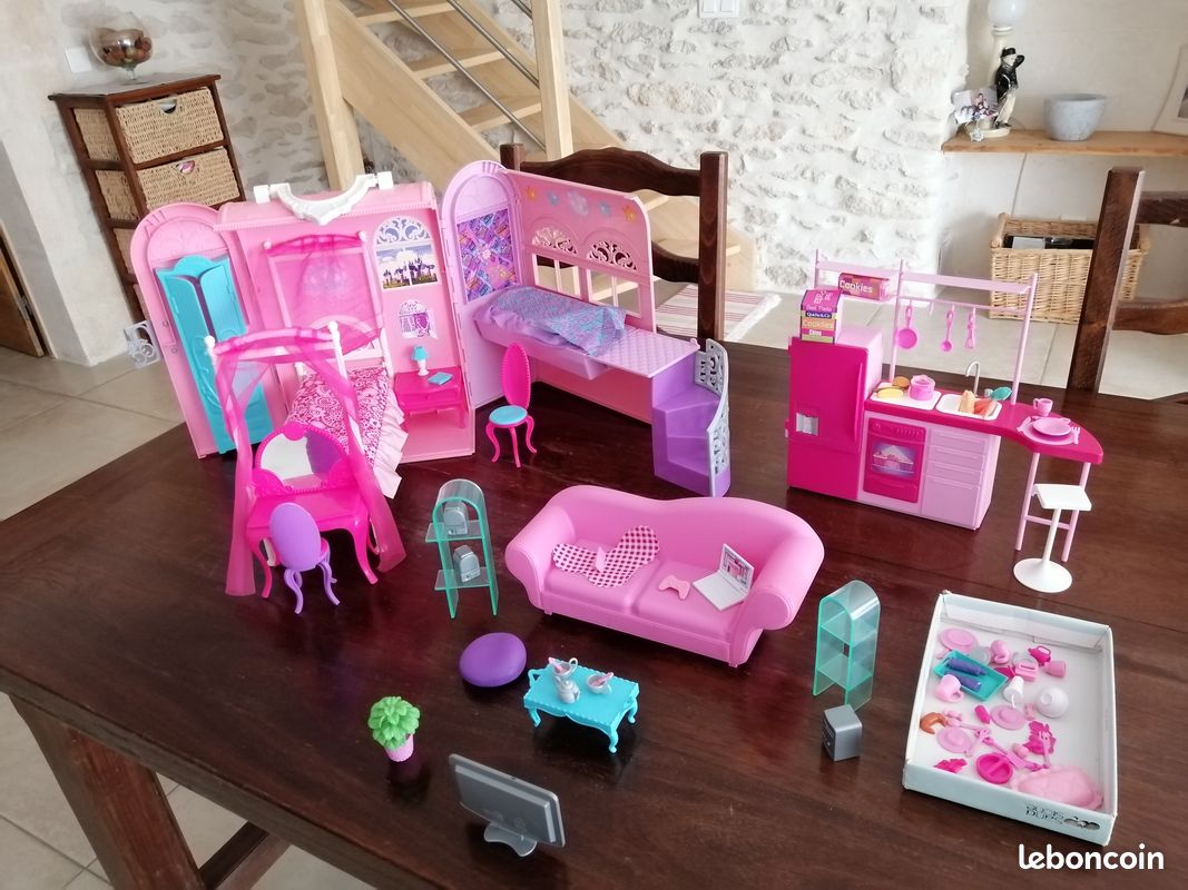 Ensemble Barbie et accessoires... (image 1)