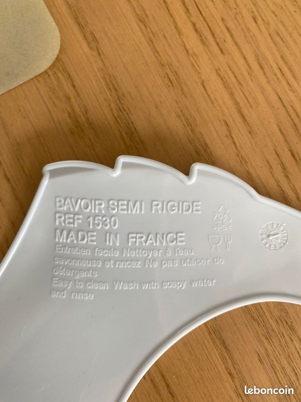 Bavoir plastique (image 2)