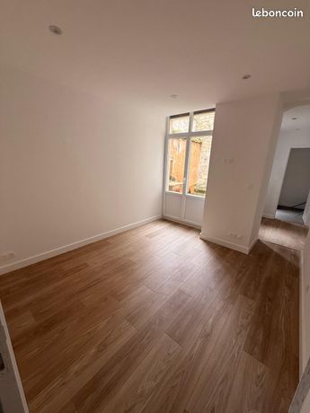 Appartement entièrement rénové avec cour privative