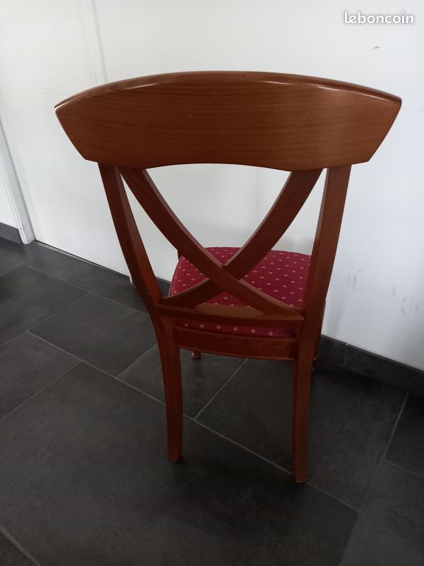 Table et chaises en merisier (image 1)