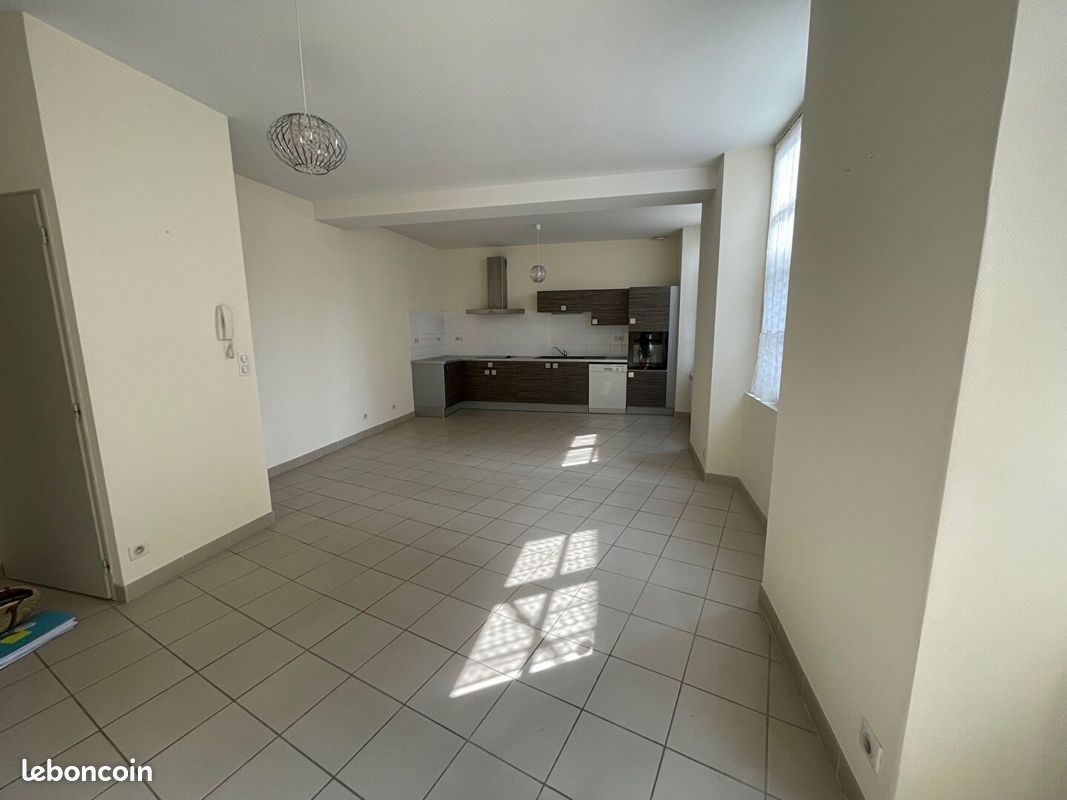 Appartement 3 pièces 83 m² · à Gaillac · 83 m² · 700 €