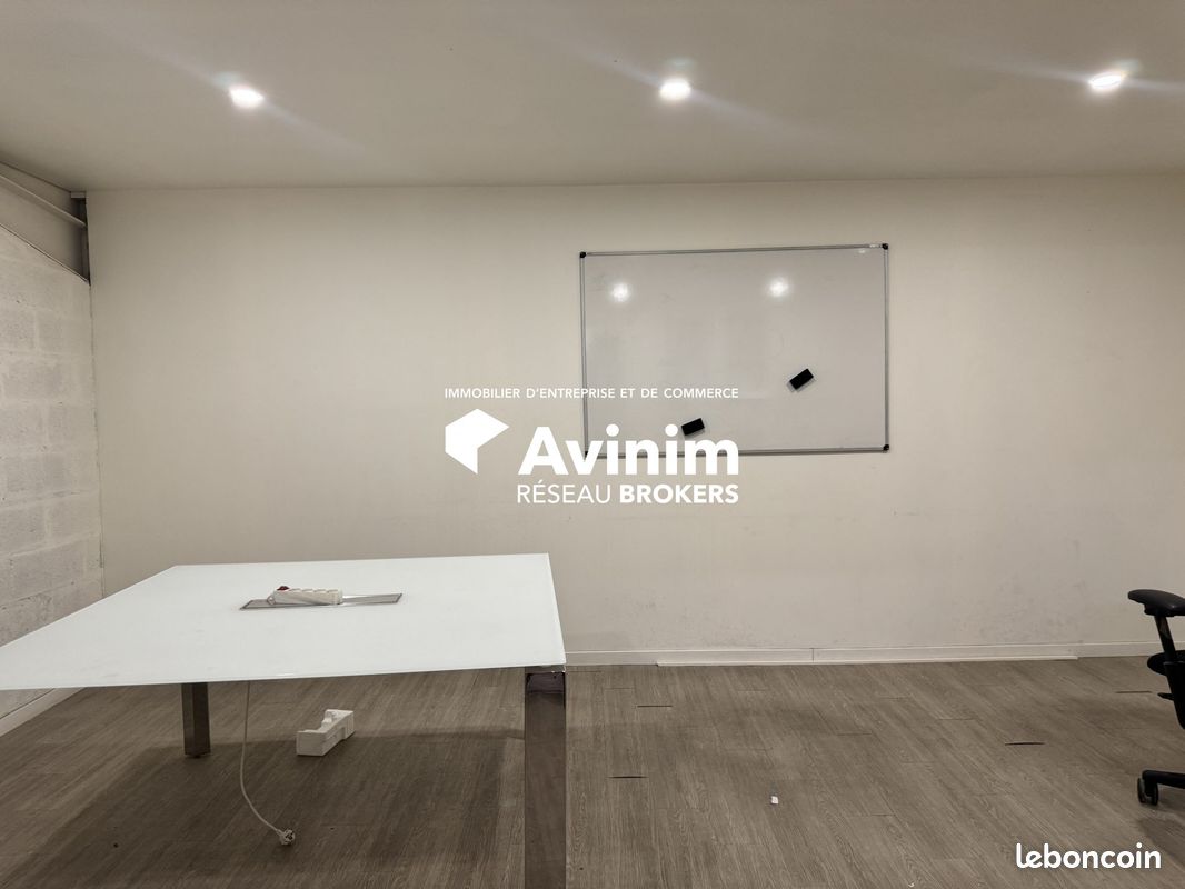 Entrepôt 350 m² Stains (image 3)