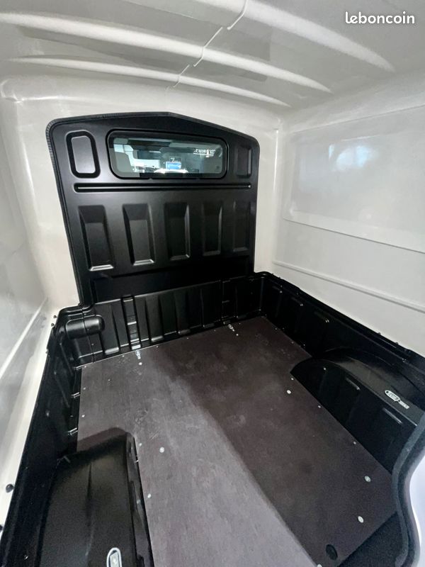 Aixam D Truck fourgon sans permis - voiture sans permis Mabelle Auto Aixam Lille Lomme (image 4)