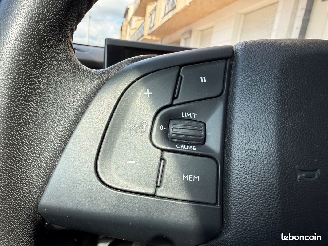 Citroen c4 cactus 1.2 puretech 110ch feel business toit panoramique courroie changee (image 24)
