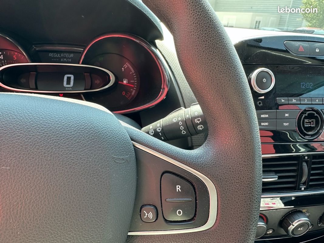 Renault CLIO IV 1.5 DCI 75 CH SOCIÉTÉ - GARANTIE 12 MOIS (image 18)