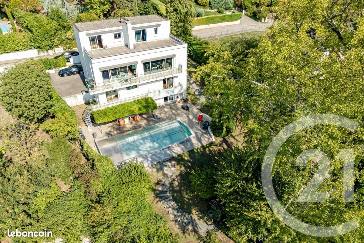 Maison 8 pièces 361 m² · à Corenc · 361 m² · 1 090 000 €