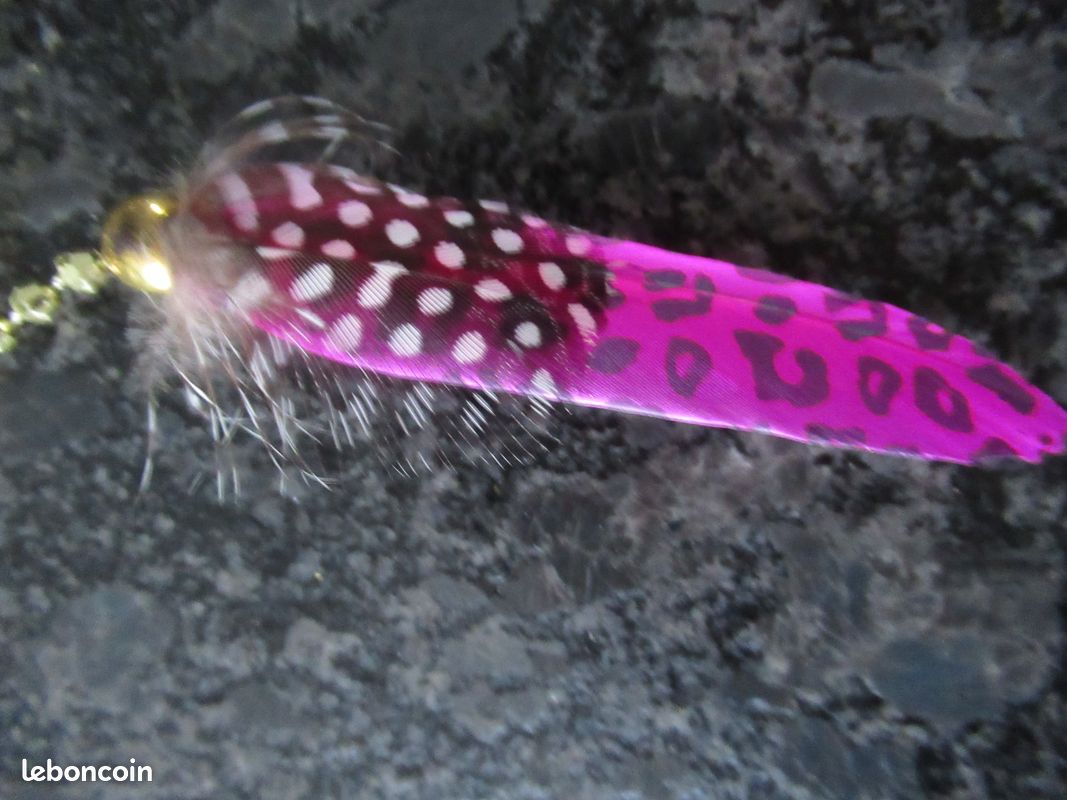 Pampilles en plumes fuchsia ou vertes à suspendre déco de noël (image 3)