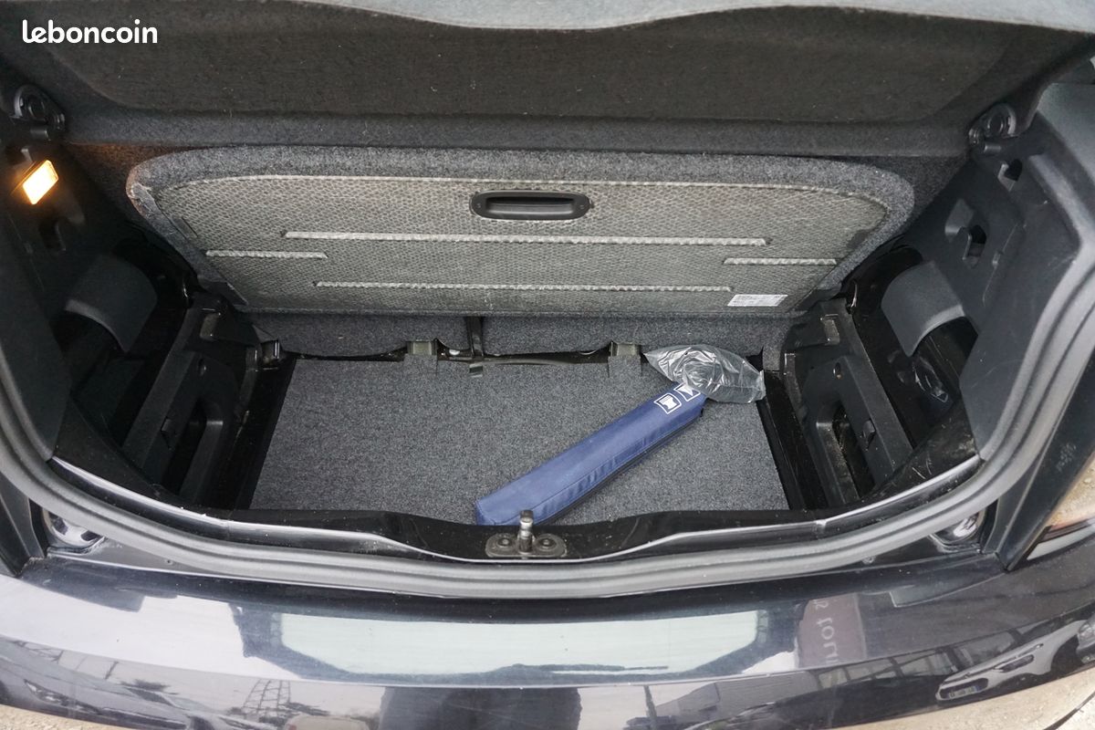 Volkswagen UP 1.0 75CH BLUEMOTION TECHNOLOGY UP CONNECT 5P EURO6D-T (image 9)