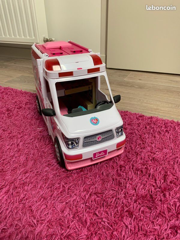 Camion médical Barbie (image 2)