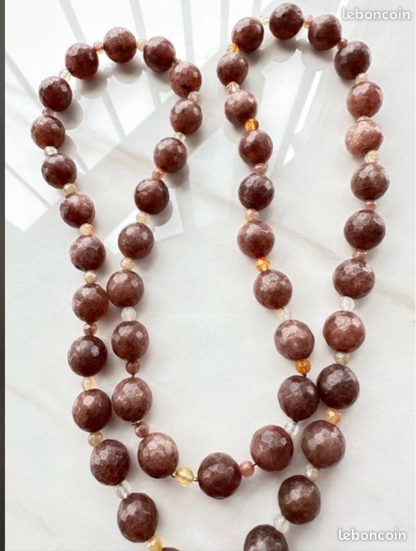 Collier ancien en pierre (image 2)