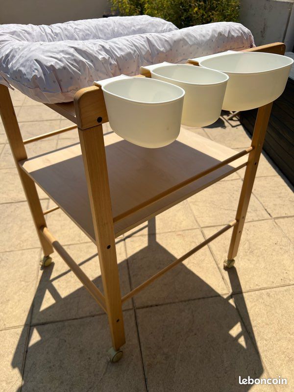 Table à langer sur roulettes (image 3)