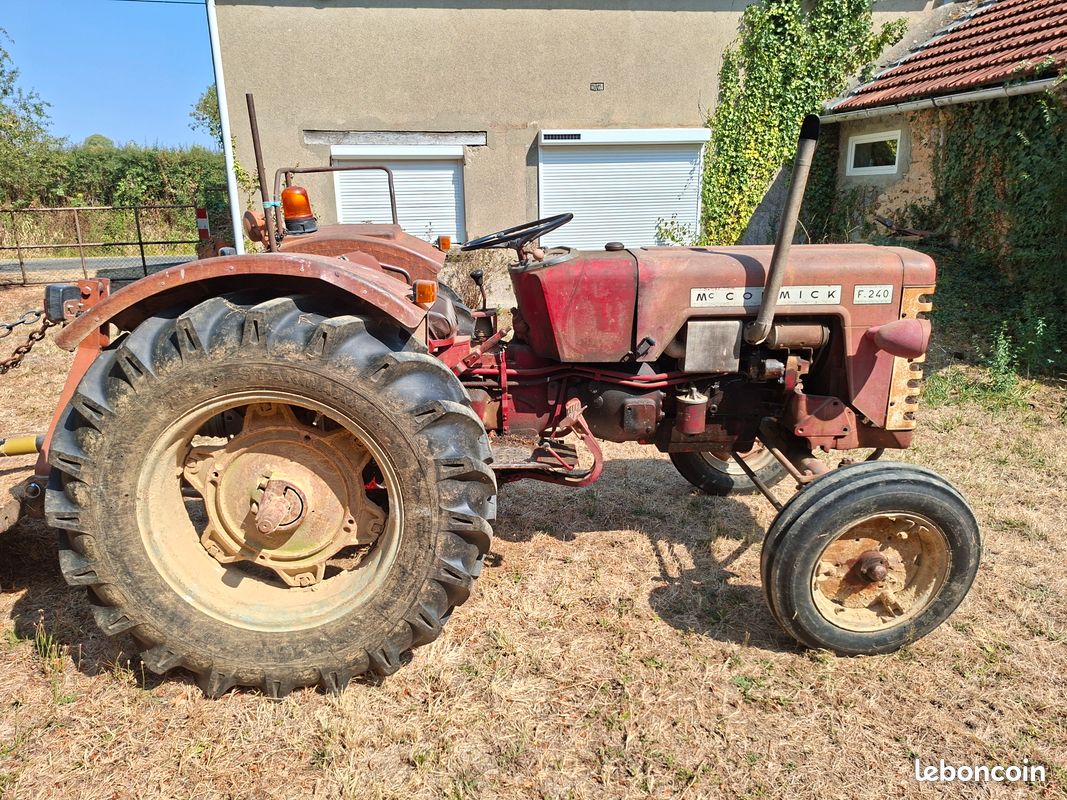Tracteur Mac Cormick F 240 (image 1)