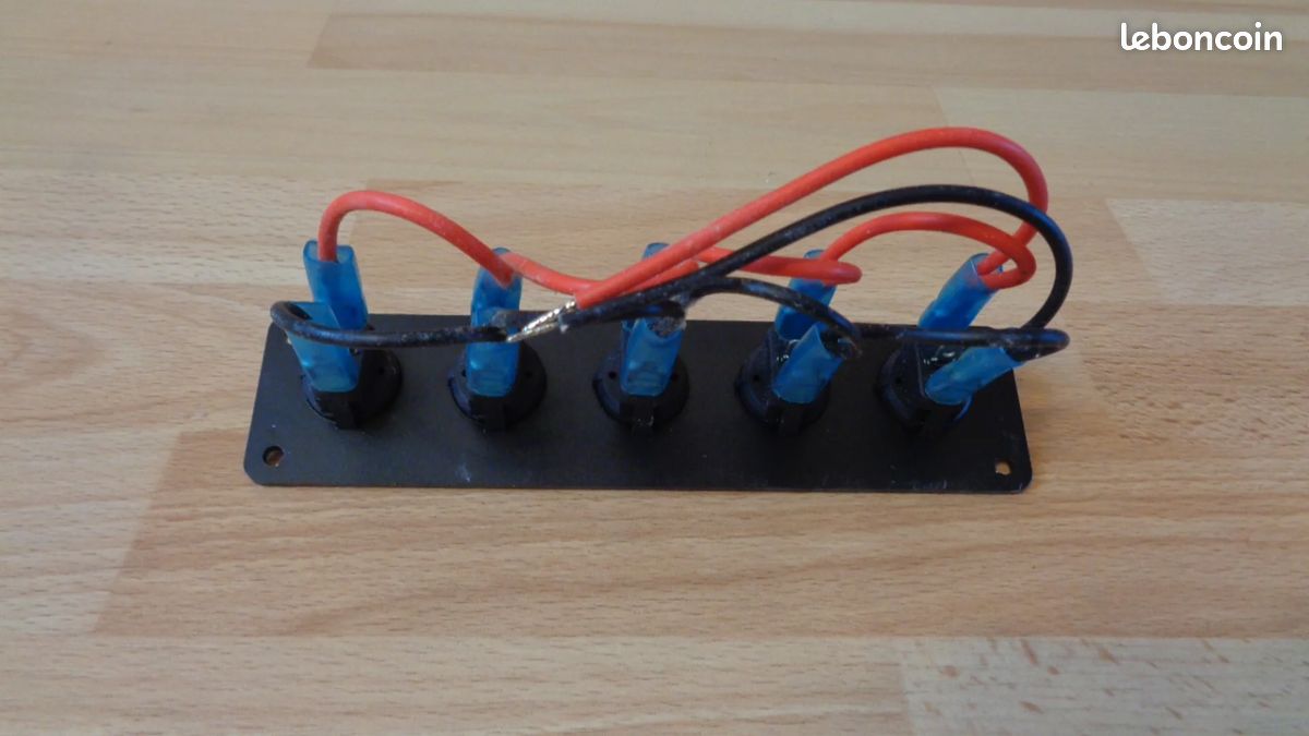5 interrupteurs ronds étanches à LED bleues (image 14)