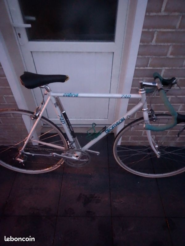 Vélo Decathlon cobra 740 gris blanc (image 1)