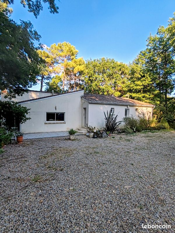 Maison 5 pièces 160 m² · à Bassillac et Auberoche · 160 m² · 1 000 €/mois