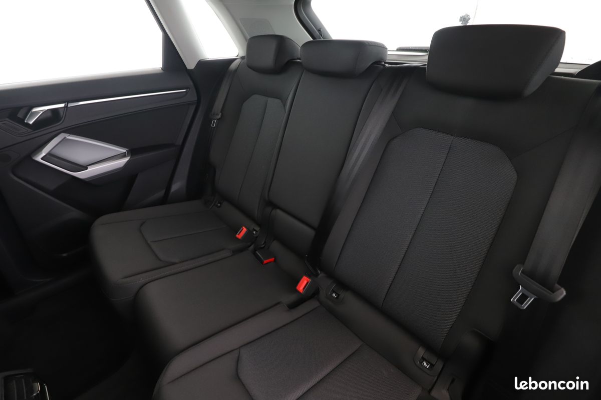 Audi Q3 35 TFSI Design S Tronic 7 150 ch (image 8)