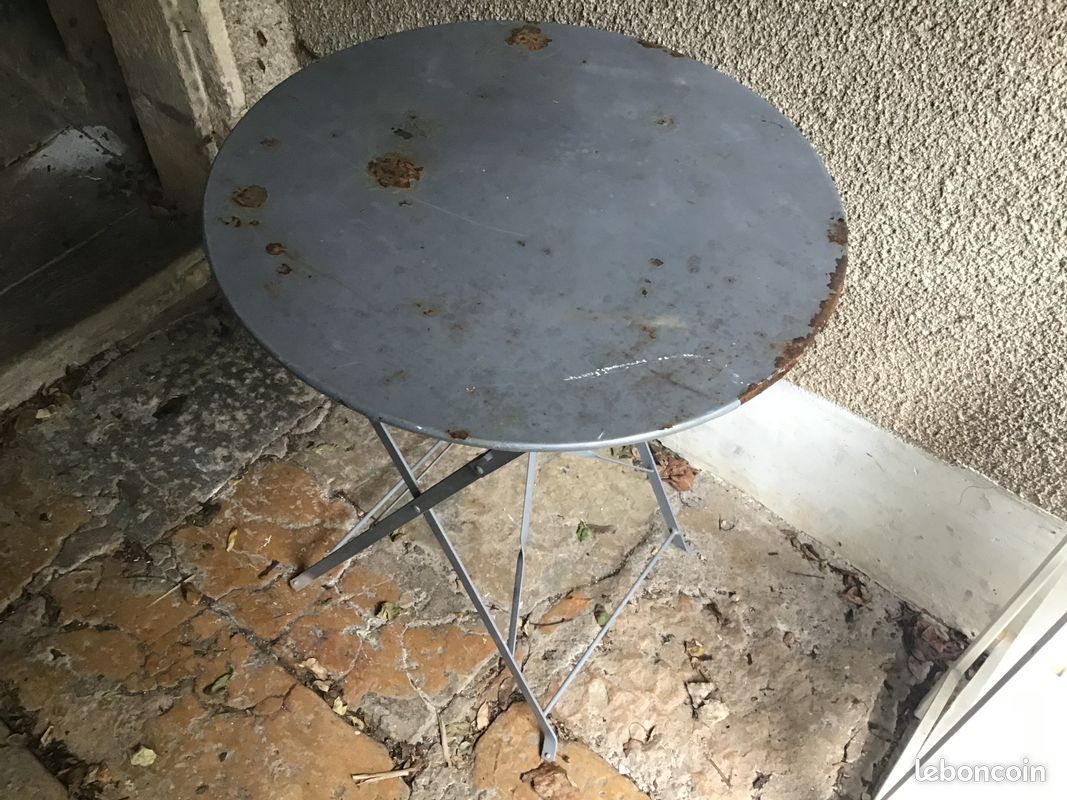 Table extérieur (image 2)