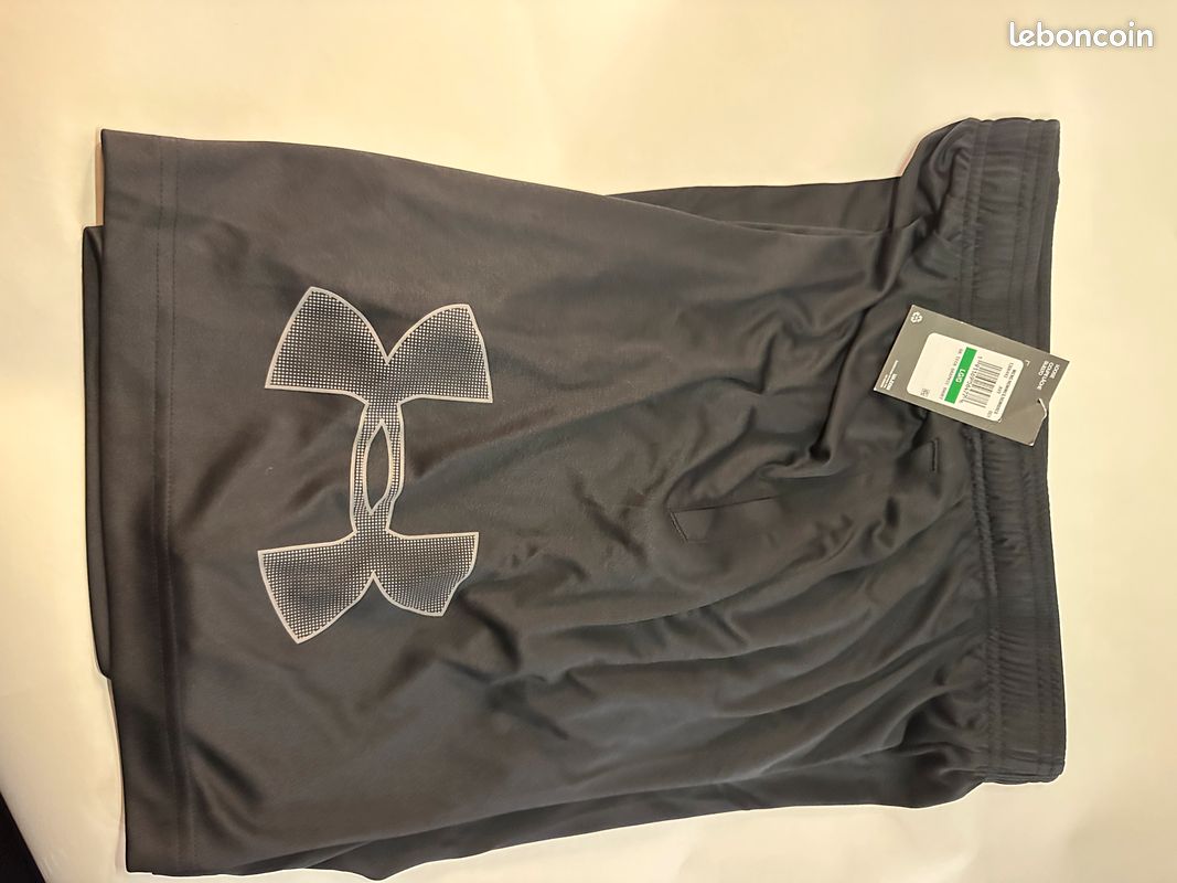 Short de sport Under Armour neuf (image 2)