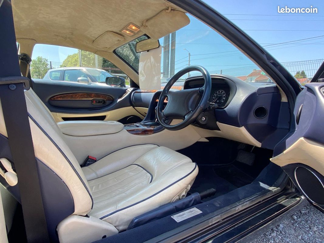 Aston Martin DB7 6 cylindres 3.2 340cv - Financement à partir de 340e/Mois (image 14)
