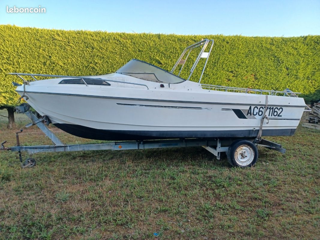 Bateau remorque (image 2)