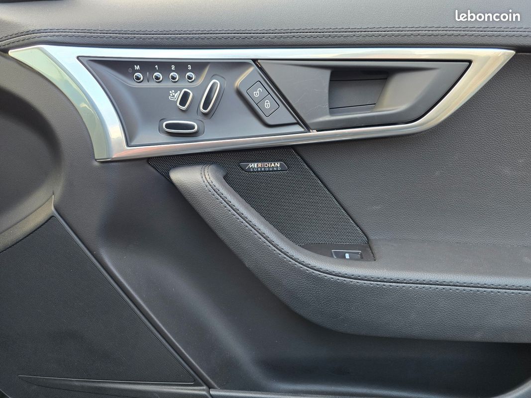 JAGUAR F-TYPE 3.0 V6 SURALIMENTE 380CH R-DYNAMIC AWD MERIDIAN/TOIT PANORAMIQUE/IMMAT Fr (image 29)