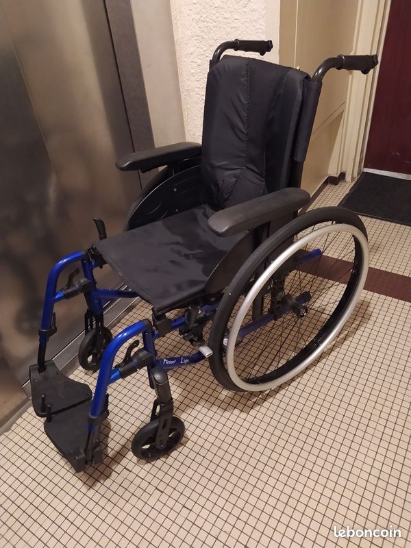 Fauteuil Roulant MANUEL Invacare - Pliable - Confort + 2 Coussin Mémoire Forme - Occasion