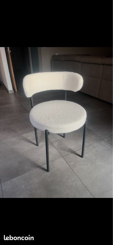 Chaises blanches effet laine (image 1)
