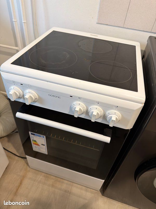 Cuisinière vitrocéramique et four 50*50 très bon état (image 1)