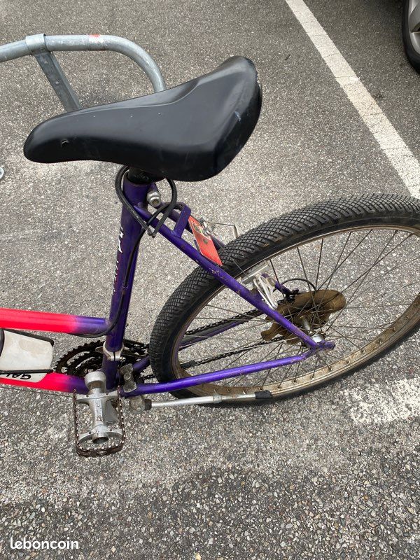 Vélo rose blanc violet (image 3)