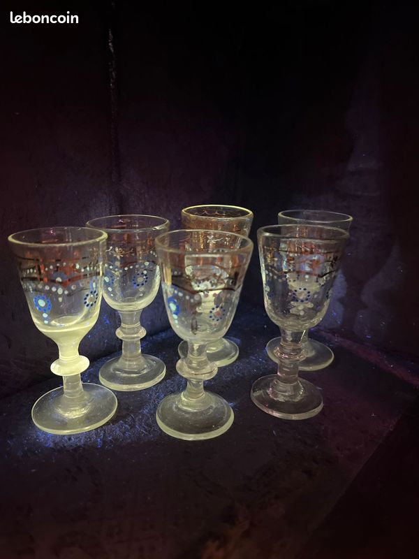 Lot De 3 Verres à Liqueur Anciens En Verre - Décor Fleurs émaillées - Vintage