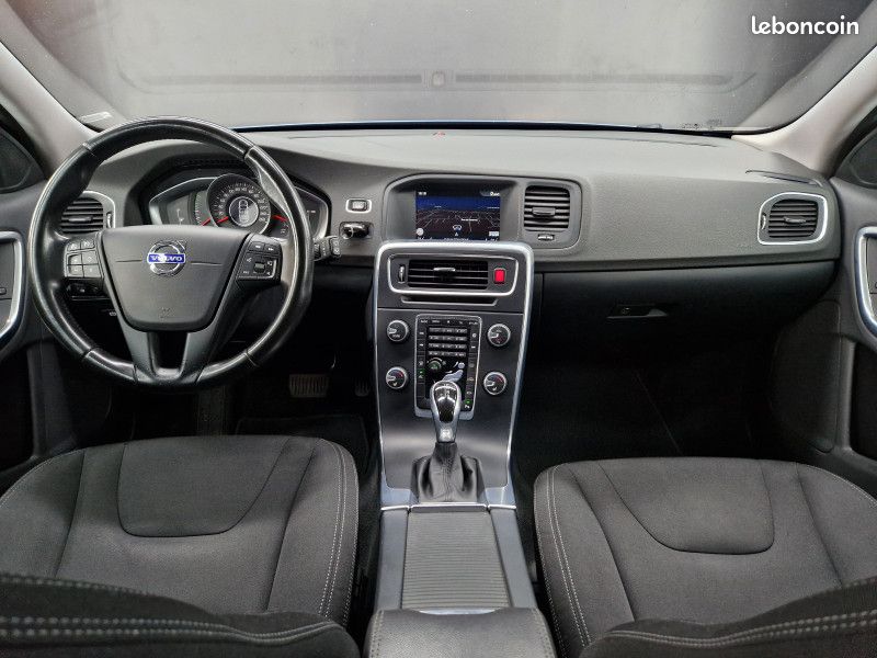 Volvo V60 D3 150CH MOMENTUM GEARTRONIC * ATTELAGE * BLUETOOTH * SUIVI COMPLET (image 9)